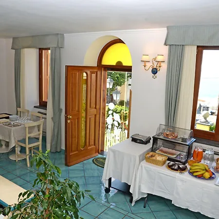 ماريا فندق مبيت وإفطار 4*