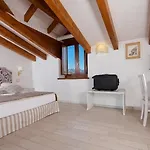 Maria