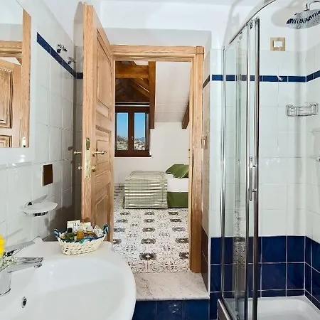 Maria Bed & Breakfast 4*